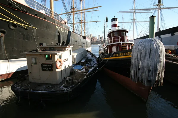 Navios na baía de Manhattan — Fotografia de Stock