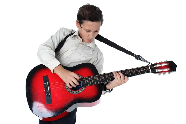 Jonge gitarist zeer hartstochtelijk uitvoeren — Stockfoto