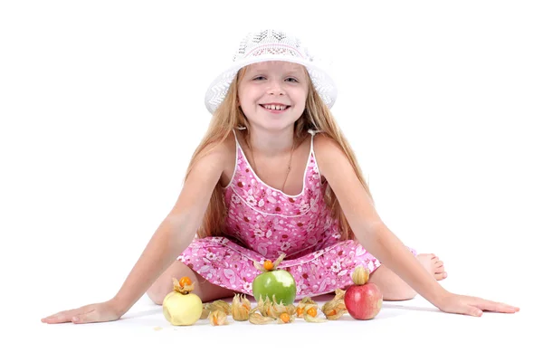 Adorable niña con manzana y grosella (physalis ) —  Fotos de Stock