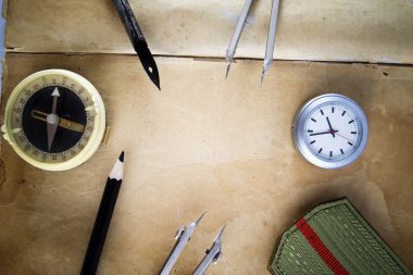 kirli kağıt üzerinde seyahat araçları