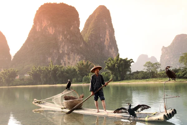 Chinese man fishing — Stock Photo, Image