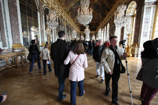 Гости в очереди в Версаль — стоковое фото