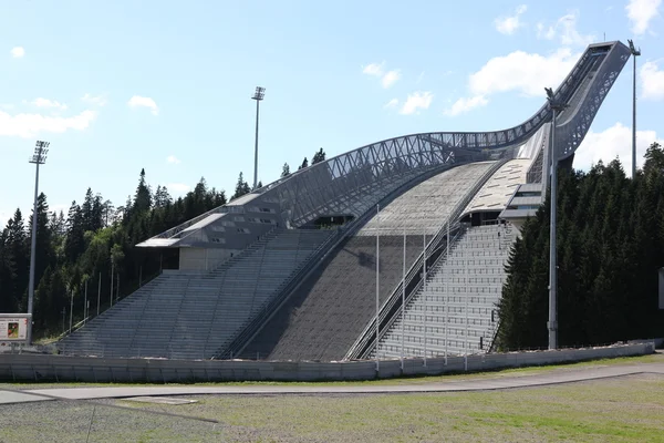 A Holmenkollen síugrósánc hill Oslo, Norvégia — Stock Fotó