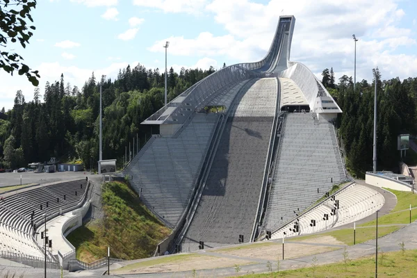 Holmenkollen skischans heuvel oslo — Stockfoto