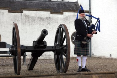 EDINBURGH, SCOTLAND, UNITED KINGDOM : Unidentified Scottish Bagpiper playing music clipart