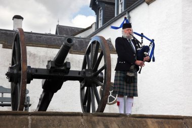 Edinburgh, İskoçya, Birleşik Krallık: tanımlanamayan İskoç gaydacı müzik çalma