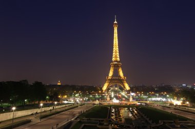 Paris - 3 Mayıs: Paris ve Eyfel Kulesi görünümü