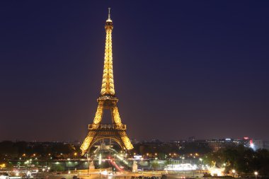 Paris - 3 Mayıs: Paris ve Eyfel Kulesi görünümü