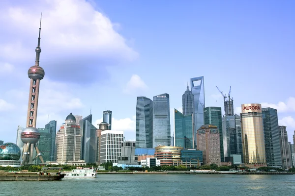 SHANGHAI: Shanghai Pudong vista del horizonte desde el Bund — Foto de Stock