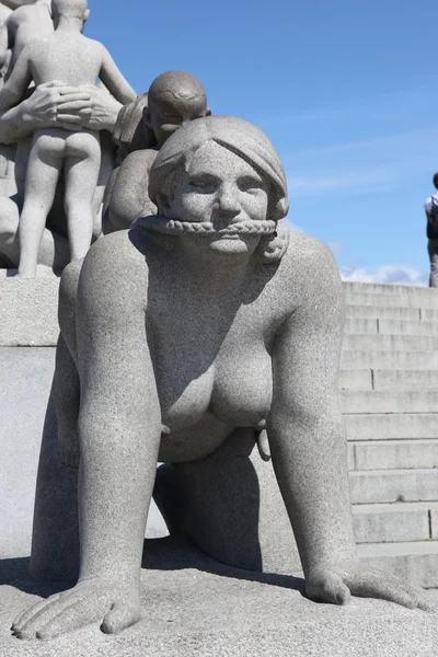 OSLO, NORUEGA: Estátuas no parque Vigeland em Oslo, Noruega — Fotografia de Stock