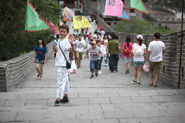 BEIJING : Visitors walks on the Great Wall of China — Stock Photo, Image