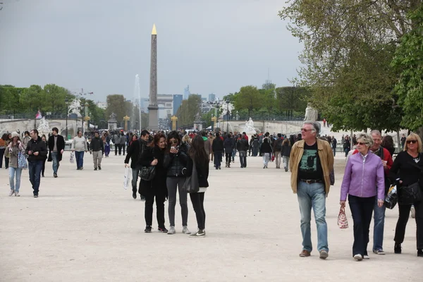 PARÍS, FRANCIA: Obelisco de Luxor y arco triunfal —  Fotos de Stock