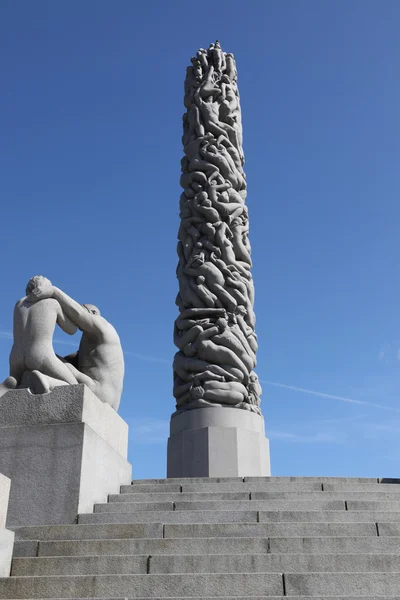 Oslo, Norsko: sochy v parku vigeland v Oslu, Norsko — Stock fotografie