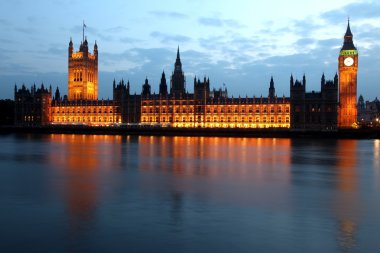 Big Ben'e ve Parlamento geceler, london, İngiltere evler
