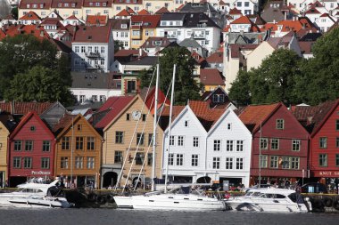Bergen, Norveç - yaklaşık: turistler ve yerliler için unesco dünya mirası alanı yürüyüş