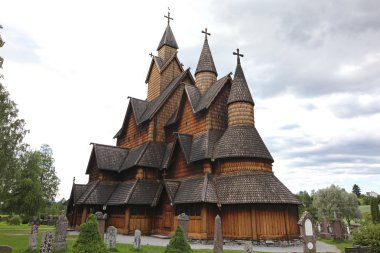 Norveç'te heddal stavkirke