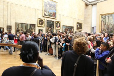 paris - 3 Mayıs: ziyaretçi leonardo davinci en 