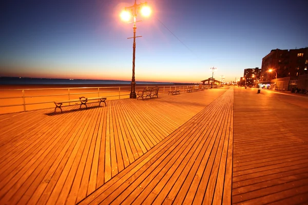 Noche en Brighton Beach de Coney Island, Nueva York, EE.UU. — Foto de Stock