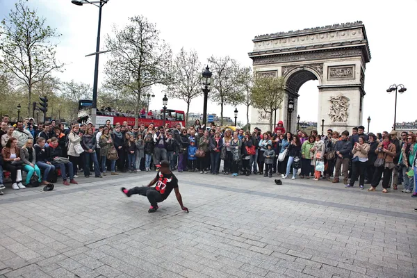 PARIS: B-boy doing some breakdance moves — Stock Photo, Image