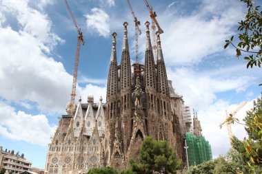 La sagrada familia - gaudi tarafından tasarlanmış etkileyici Katedrali