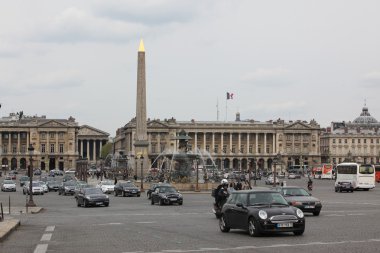 vatandaş ve çeşmeler ve Dikilitaş, turistik yer de la concorde