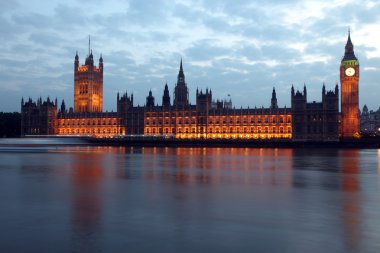 Big Ben'e ve Parlamento geceler, london, İngiltere evler