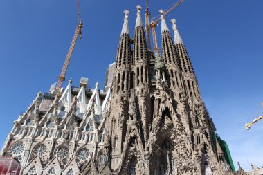 La sagrada familia - gaudi tarafından tasarlanmış etkileyici Katedrali