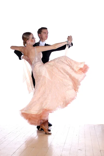 Bailarines latinos en salón aislados en blanco —  Fotos de Stock