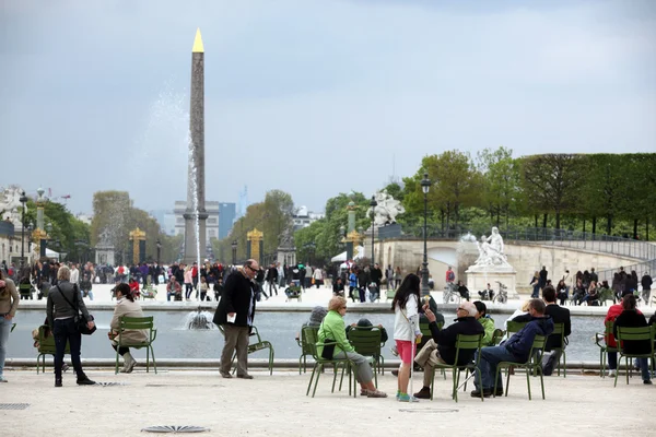 Obélisque Luxor et arc de triomphe du Jardin des Tuileries — Photo