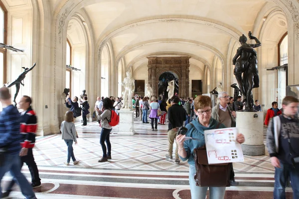 Visitors at the Louvre Museum — Stock Photo, Image