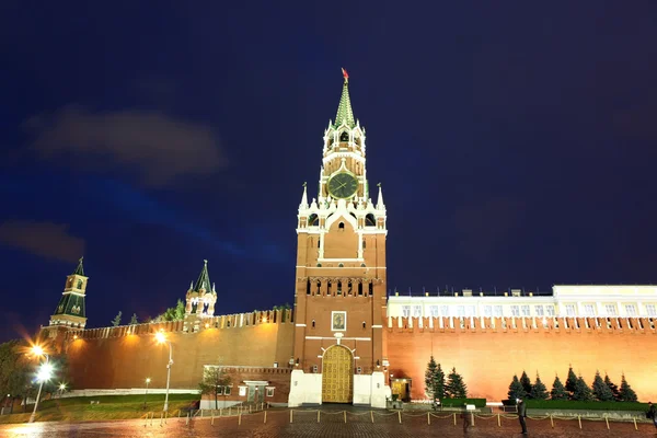 Spasskij, tsarskaya och nabatnaya tornen i Kreml på Röda torget — Stockfoto