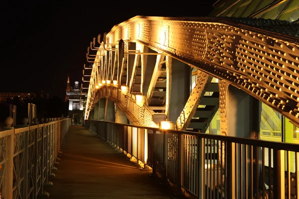 Oben auf der andreyevsky (pushkinsky) Brücke (rechts) über den Moskva Fluss — Stockfoto