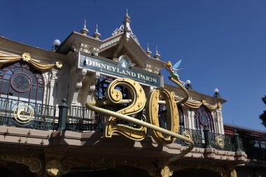 Paris - 29 Nisan: Yerel ve ünlü Disneyland Paris'te turizm