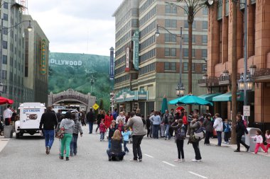 Paris - 29 Nisan: Yerel ve ünlü Disneyland Paris'te turizm