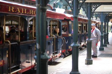 Paris - 29 Nisan: Yerel ve ünlü Disneyland Paris'te turizm