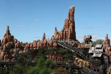 Yerel ve turizm ünlü disneyland Park