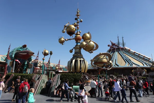 Local y Turístico en el famoso Parque Disneyland —  Fotos de Stock