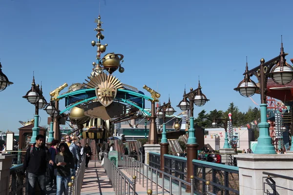 Locales y Turísticos en el Parque Disneyland — Foto de Stock