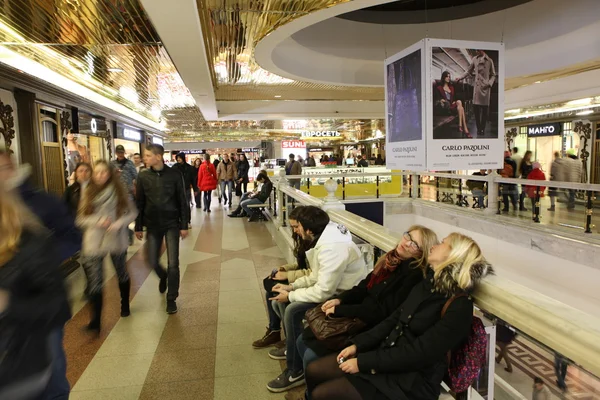 Moscow, Oroszország - október 5.: földalatti bevásárló központ okhotny ryad — Stock Fotó