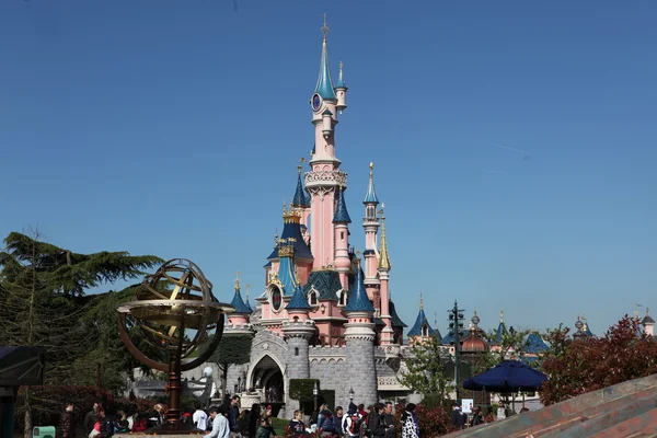 Locale e Turistico a Disneyland Park — Foto Stock