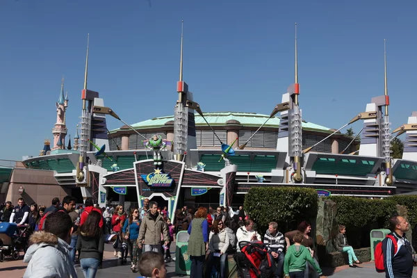 Locale e Turistico a Disneyland Park — Foto Stock