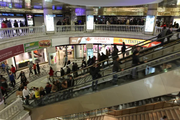 莫斯科，俄罗斯 — — 10 月 5 日： 地下购物中心 okhotny 客 — 图库照片
