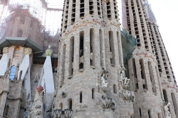 La sagrada familia - gaudi tarafından tasarlanmış etkileyici Katedrali — Stok fotoğraf