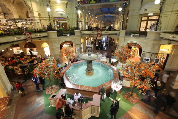 MOSCOW - SEPT 29: Inside GUM department store in honor of 120th — Stock Photo, Image