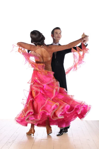 Bailarinas latinas en salón aisladas sobre fondo blanco — Foto de Stock