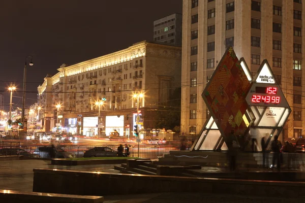 MOSCOW OCT 5:Olympic countdown clock time to the XXII Olympic and XI Paralympic Winter Games 2014 in Sochi — Stock Photo, Image