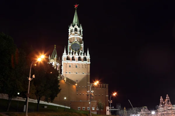 Spasskya Tower of Moscow Kremlin at Red Square in Moscow, Russia — Stock Photo, Image