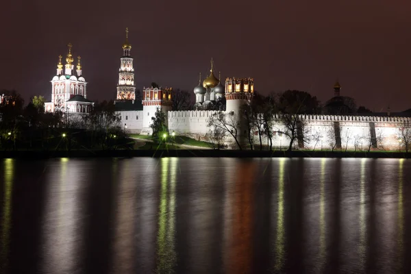 Nacht uitzicht op Russische orthodoxe kerken — Stockfoto