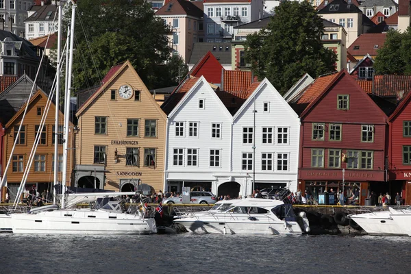 Turister och lokalbefolkning promenad — Stockfoto