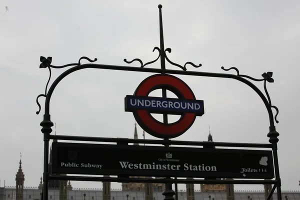 Stazione metropolitana di Londra Westminster . — Foto Stock